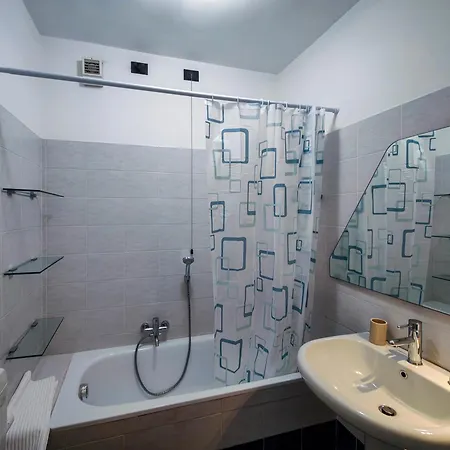 Luxury Vista Mare Garage E Posto Auto Apartamento Loano